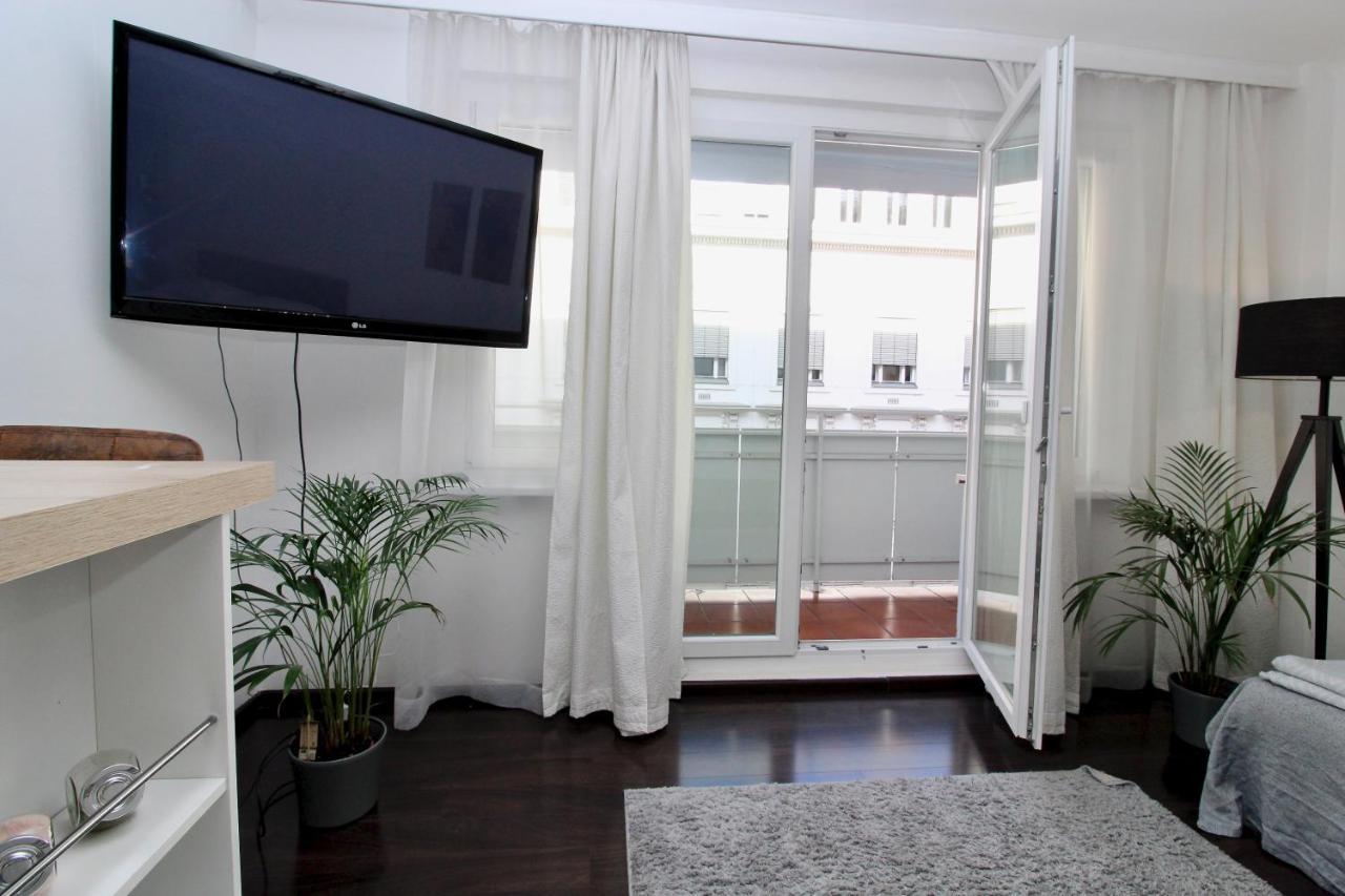 Balcony - Next To Opera Apartment Vienna